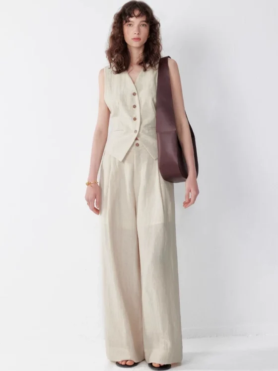 A two-piece set of waistcoat and wide-leg trousers for ladies