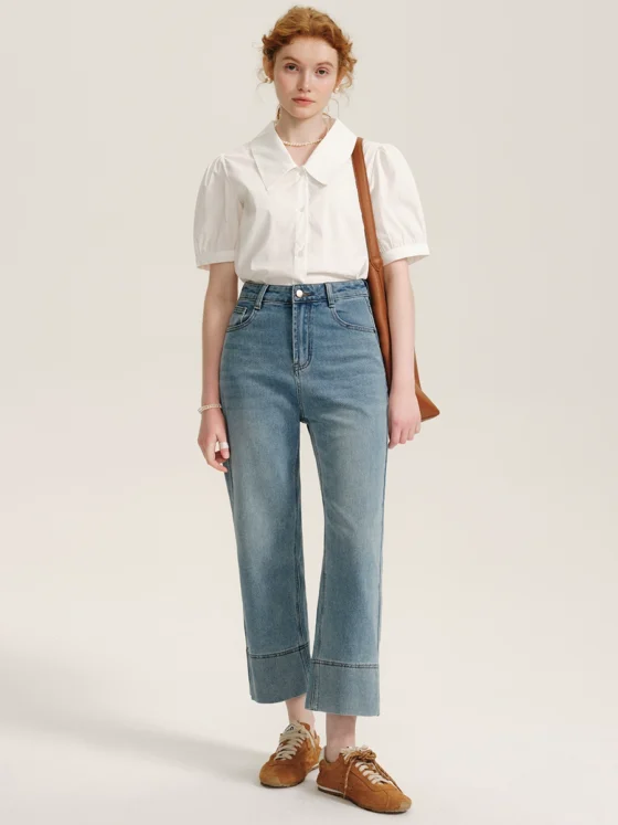 A V-neck shirt with puffed sleeves for women