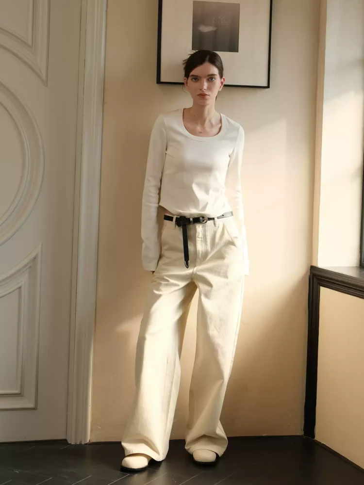 Washed low-rise straight-leg jeans for women