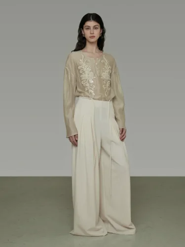 French-style laid-back embroidered shirt