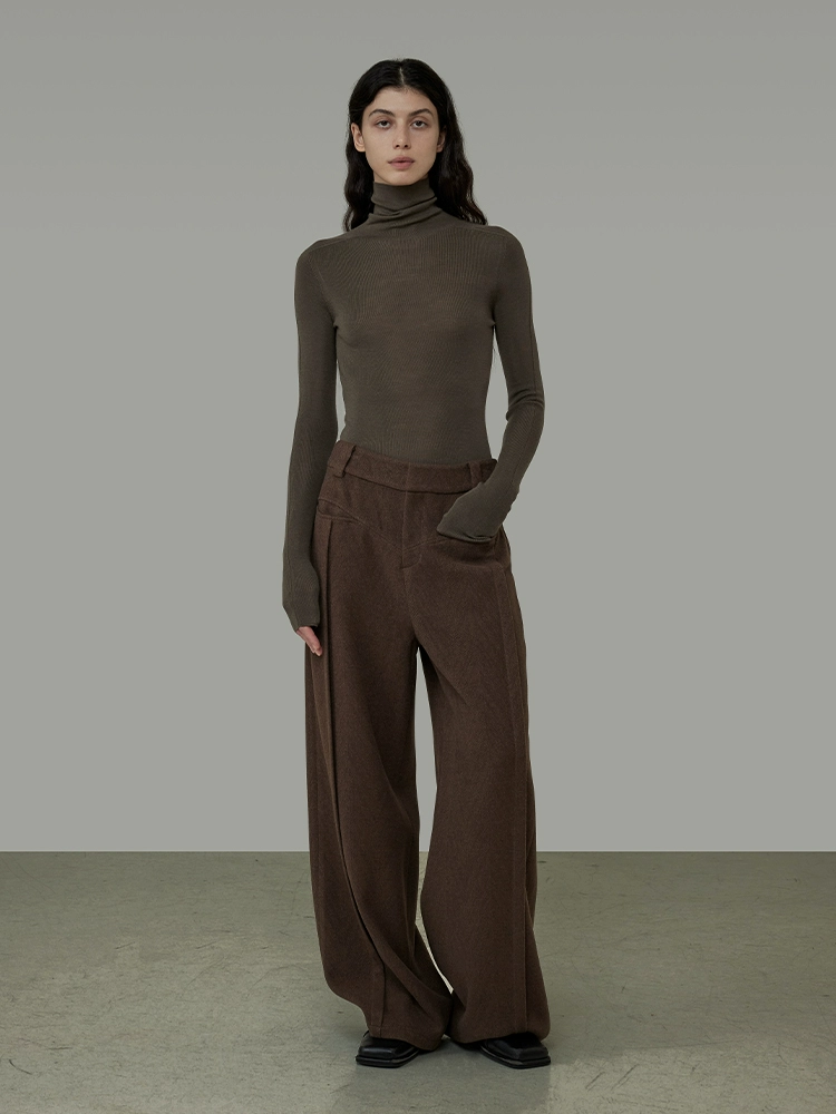 Classic silhouette suit pants for women