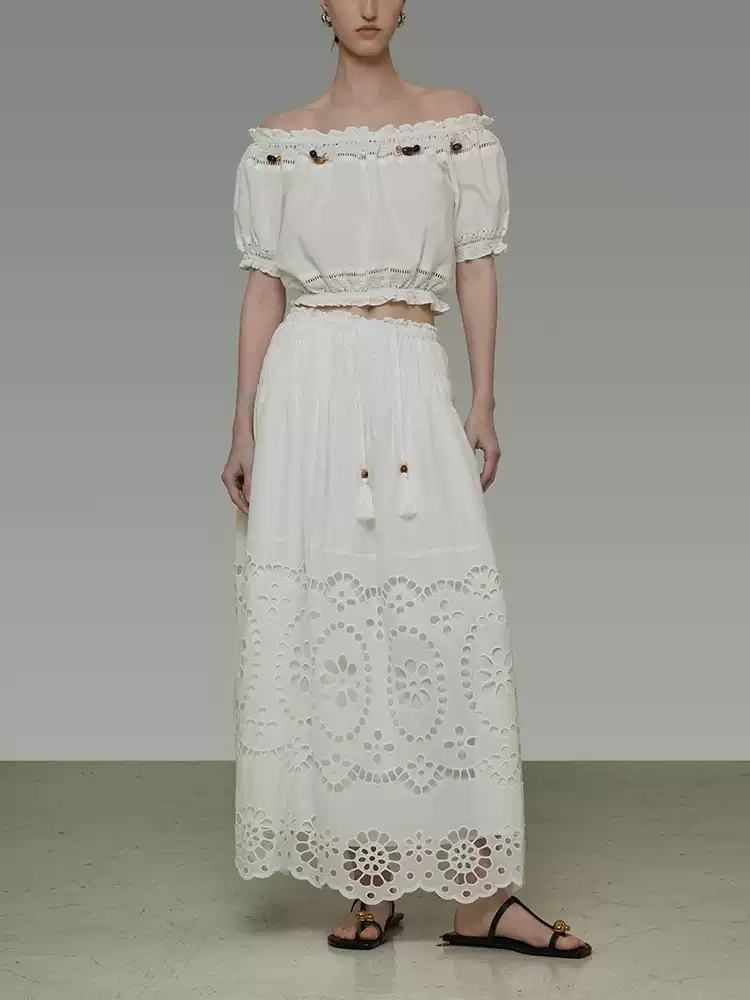 A hollowed-out one-shoulder short-sleeved shirt skirt set