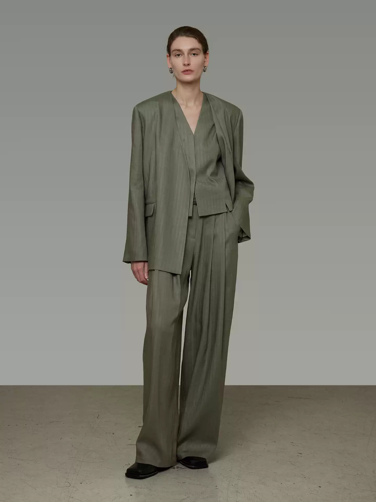 Drape collarless suit slit skirt set