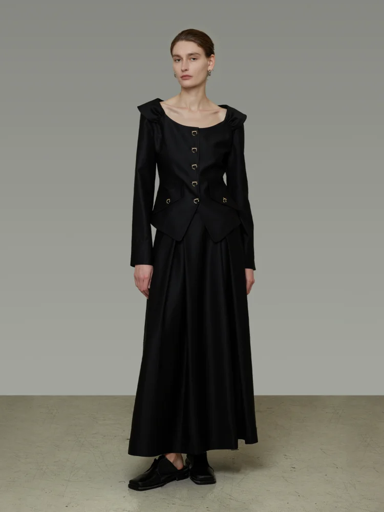 A French square-neck short coat and skirt set