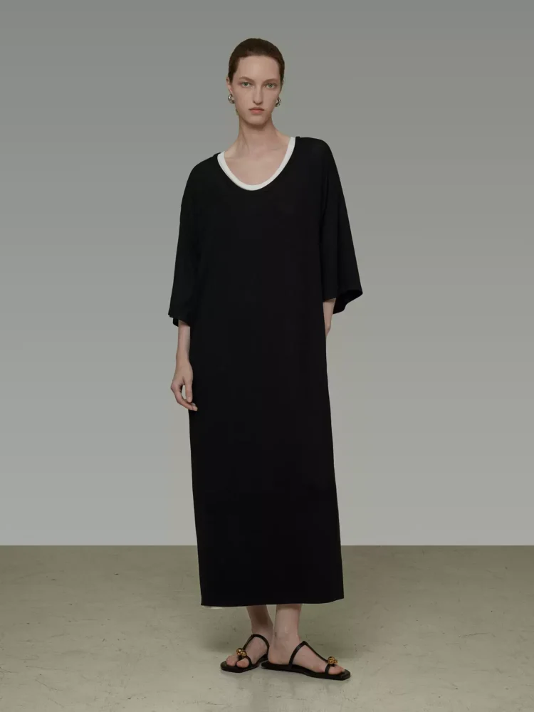 Classic and simple U-neck straight dress