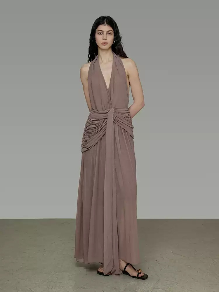 A design-sense sleeveless halter dress