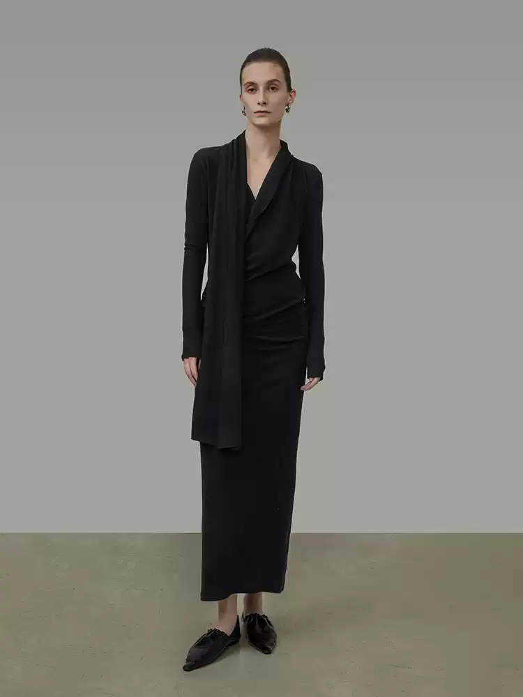 Wave-neck ribbon knitted dress