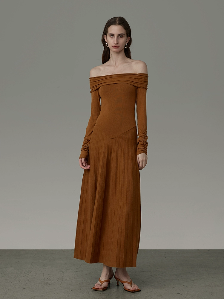 A one-shoulder French high-end off-the-shoulder long dress