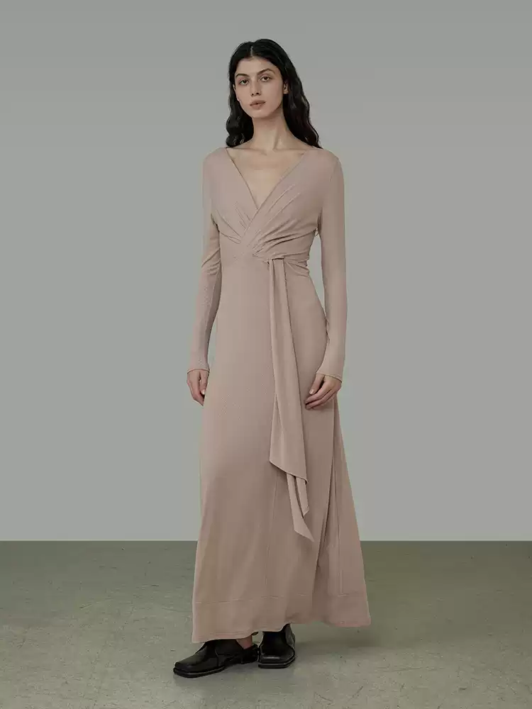 Waist-cinching and figure-hugging long dress