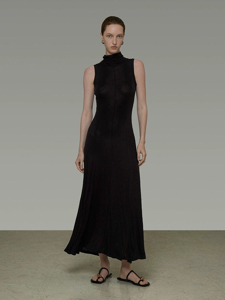 Minimalist semi-high-neck fitted dress