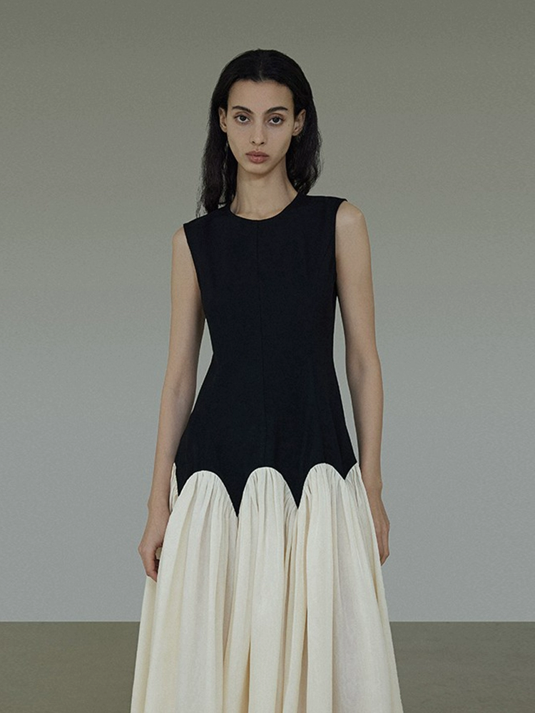 Round-neck sleeveless dress for women