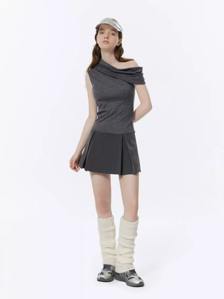 A niche low-waisted ballet pleated mini skirt