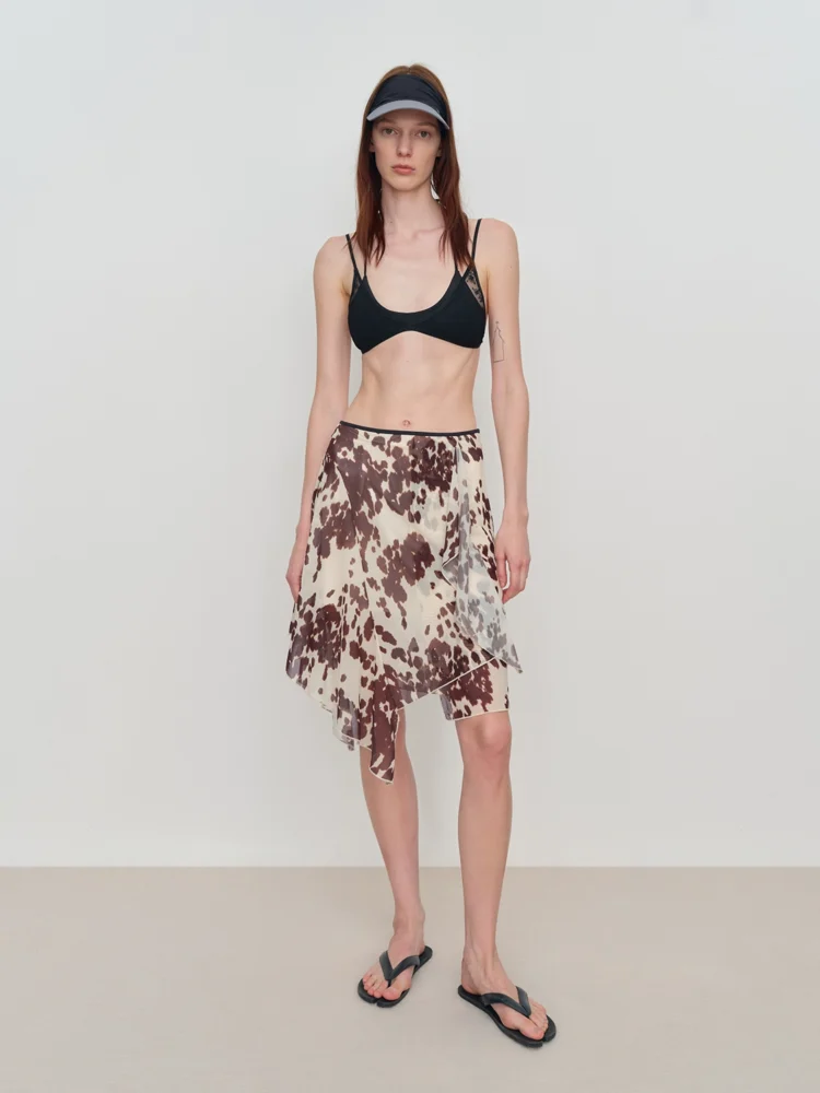 Irregularly designed patterned mesh skirt