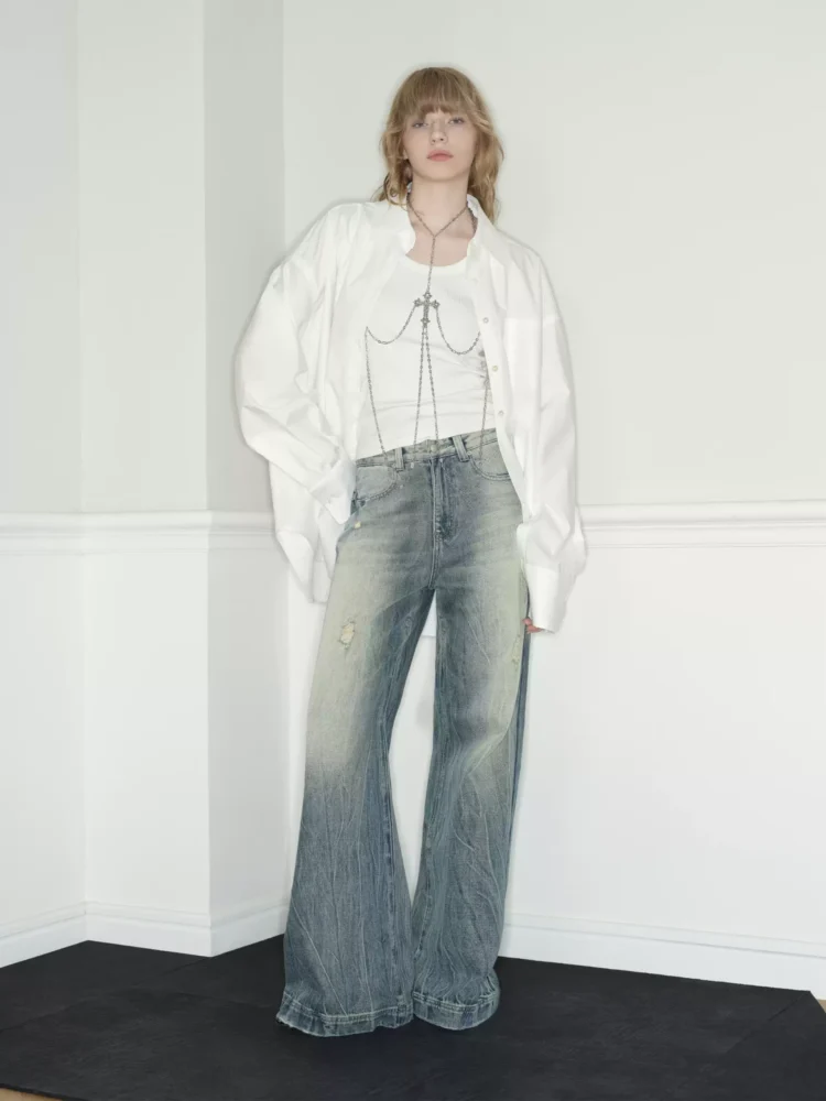 Blue jeans with a sense of design for women