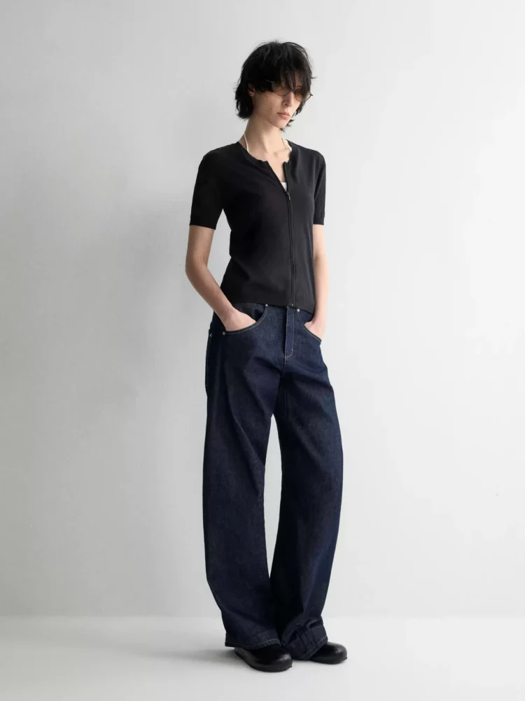 Women's slightly curved jeans