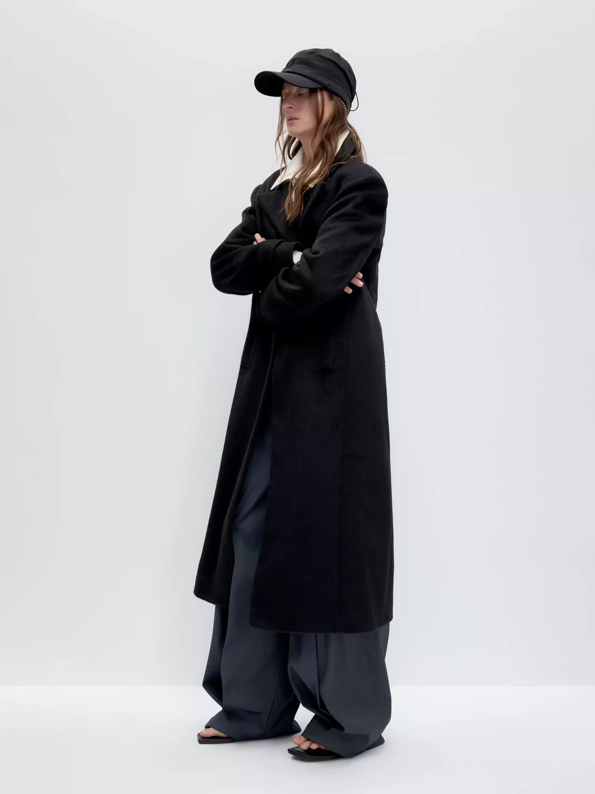 Double-buttoned, waist-cinching loose two-piece coat