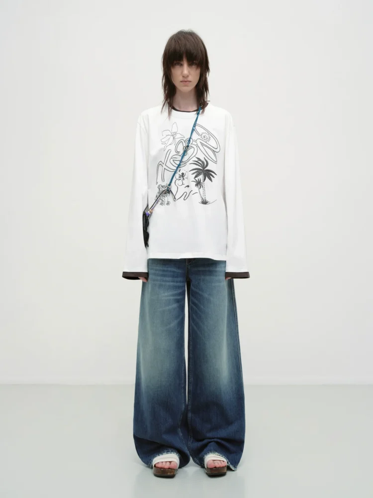 Black and white color-blocking embroidered T-shirt