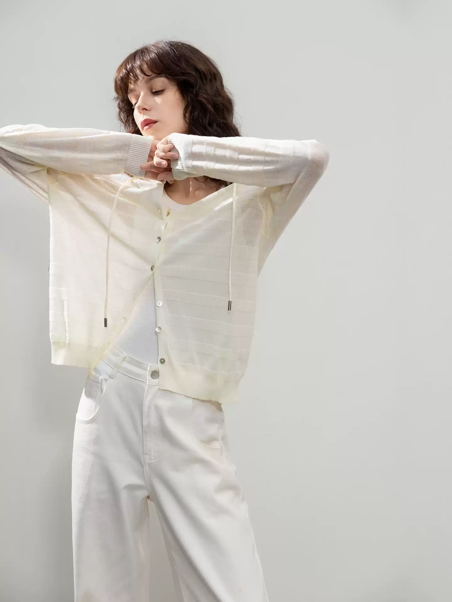 A light and thin striped jacquard cardigan