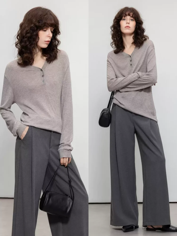 Three-button long-sleeved knitted sweater