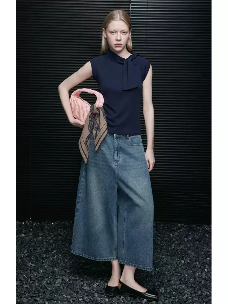 Retro distressed loose eight-inch jeans for women