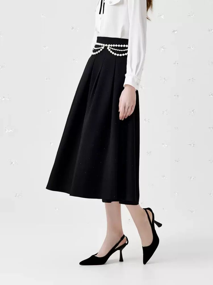 Mid-length skirts for commuting jobs