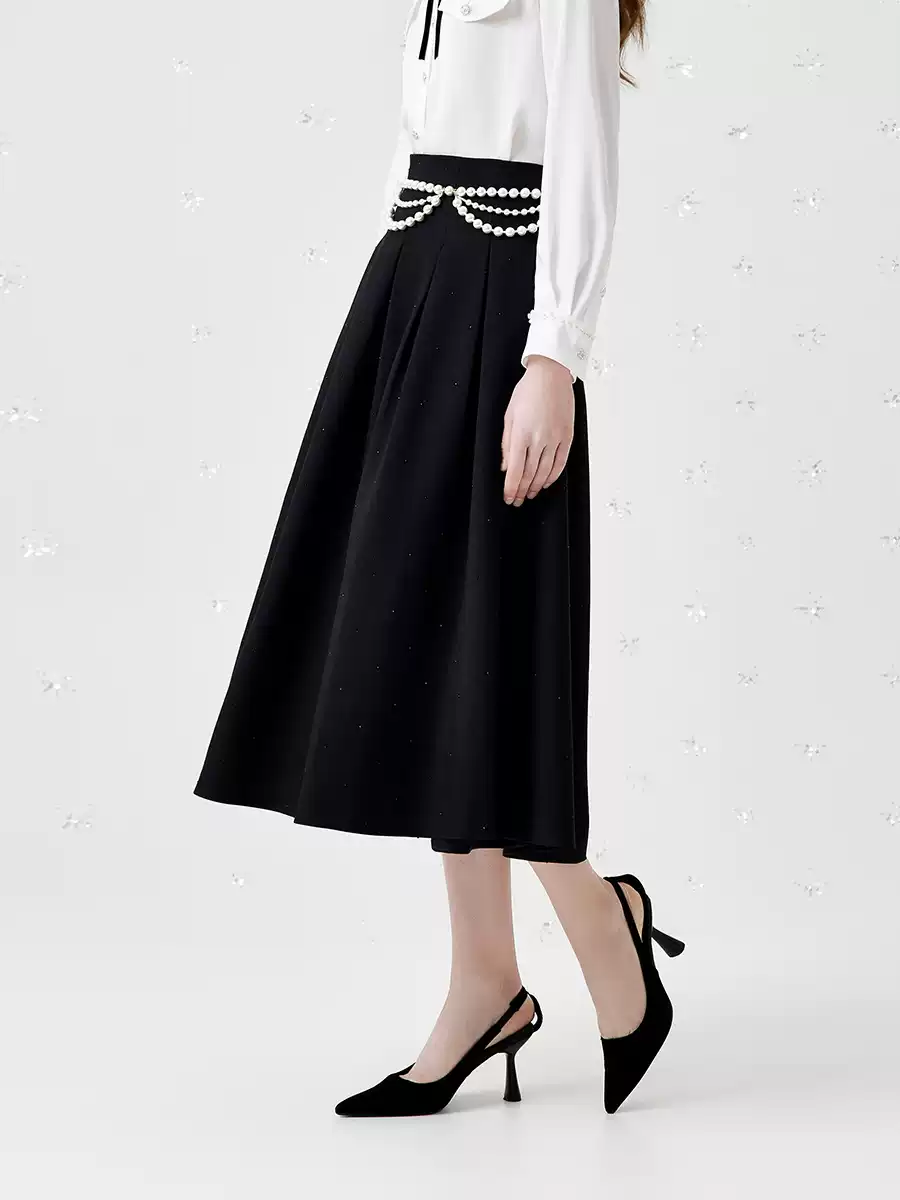 Mid-length skirts for commuting jobs