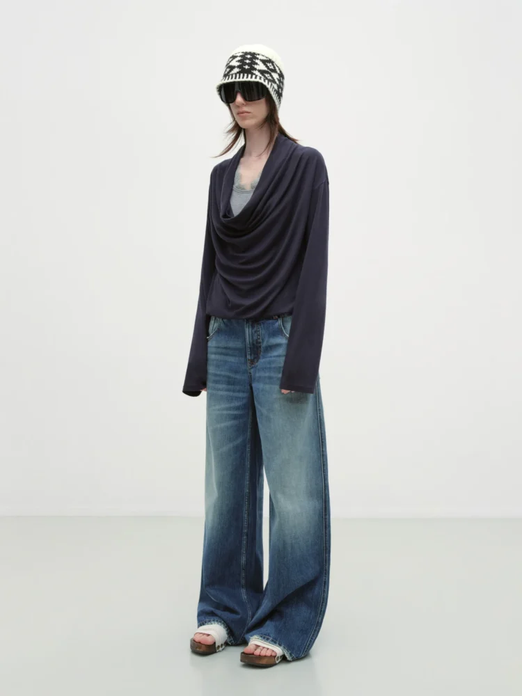 Lace vest with a swing neck and long-sleeved wool T-shirt