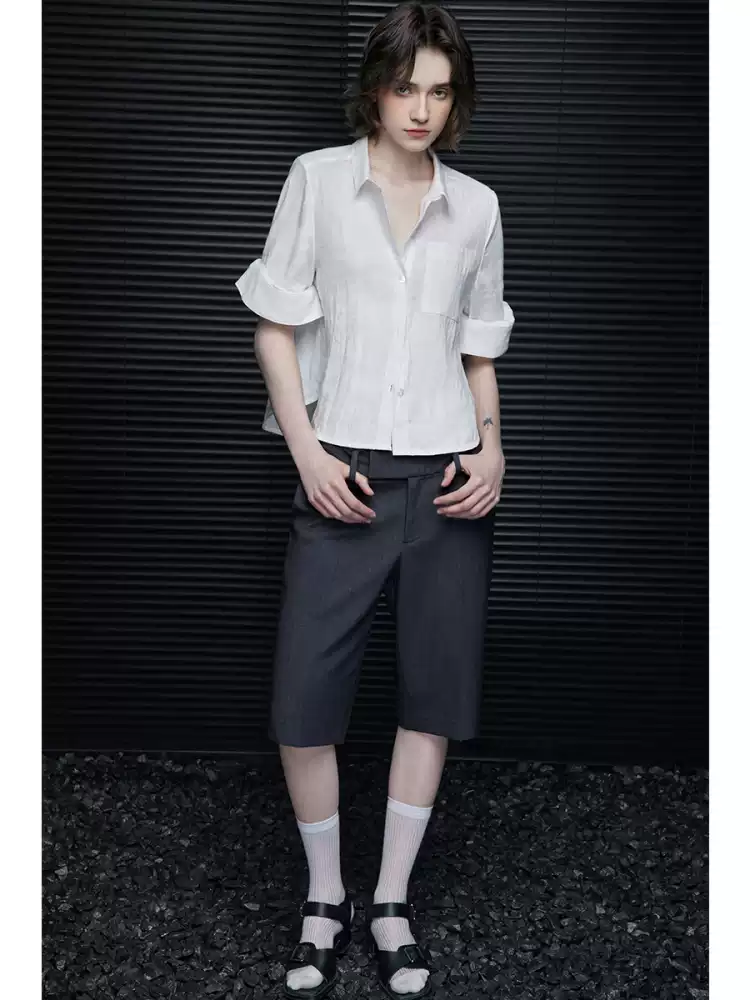 A thin white linen short-sleeved shirt for women