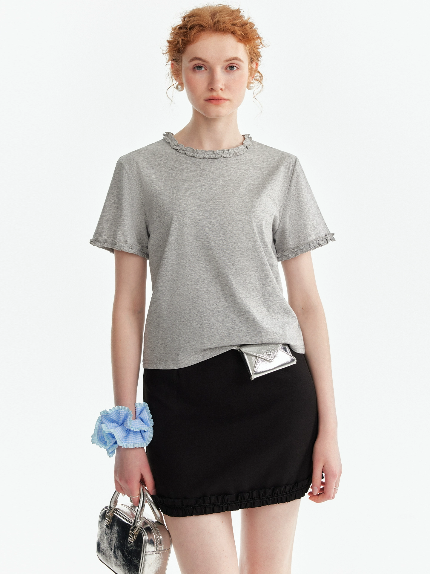 Ladies' black fungus round-neck short-sleeved T-shirt