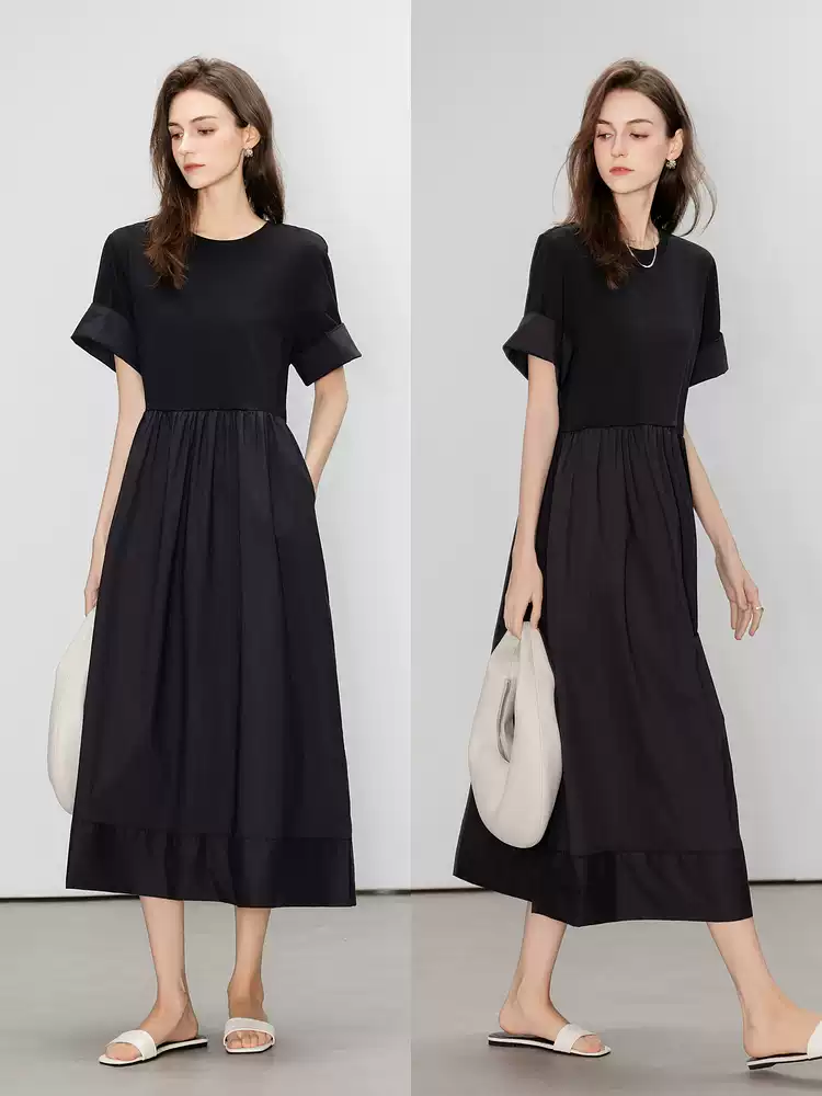 A laid-back style black dress with a round neck