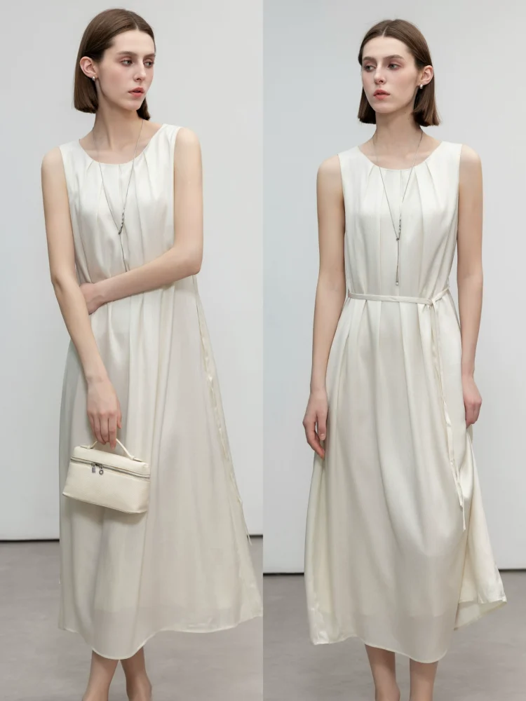 Elegant pleated round-neck dress