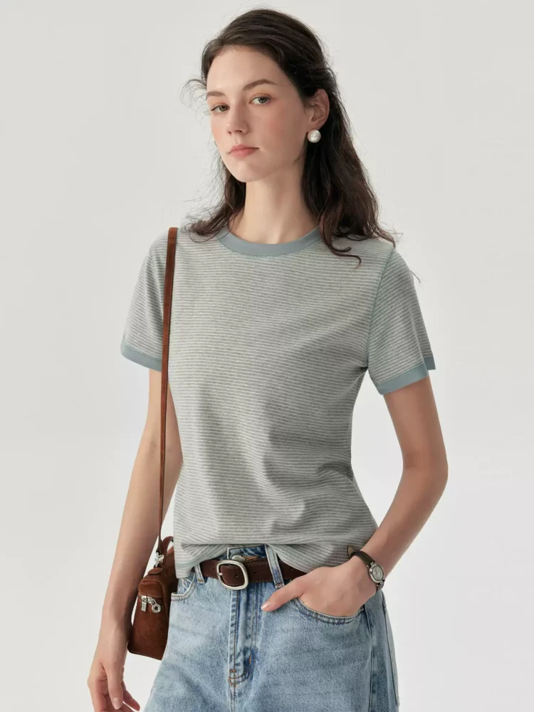 New straight-shoulder short-sleeved shirt for ladies